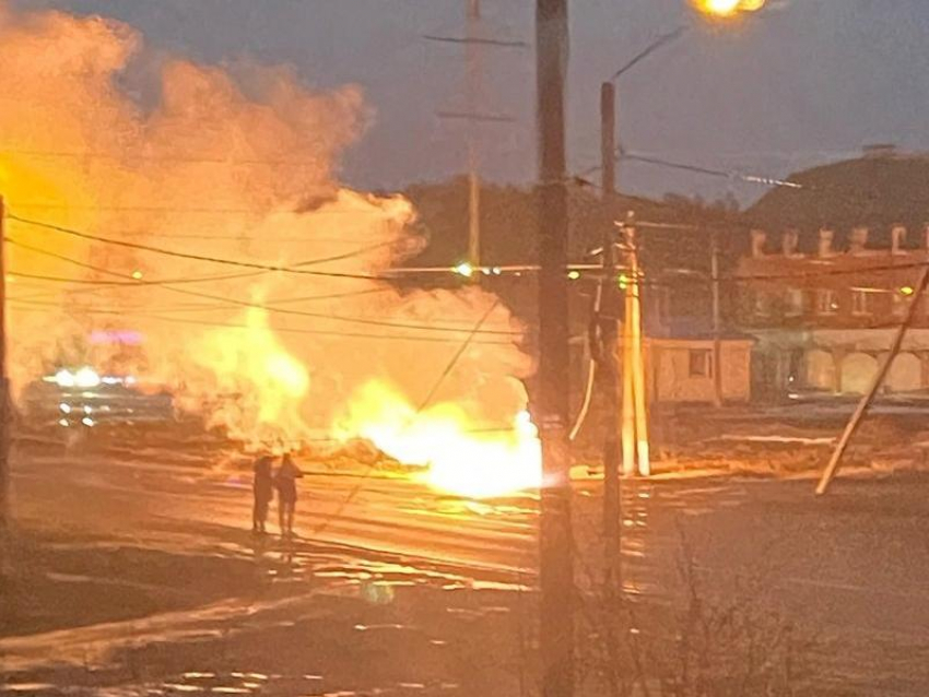 Яркое зарево, лишившее воронежцев света, попало на видео