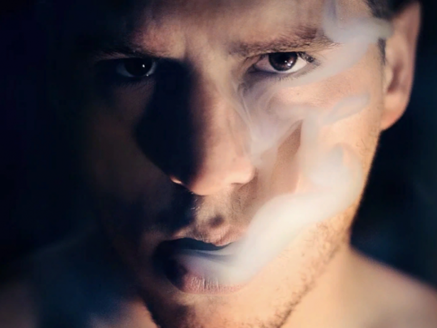 25% самоизолированных работников стали меньше курить 