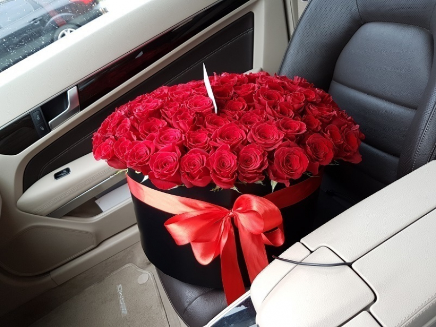 В Воронеже девушкам предлагают арендовать розы для зависти подруг 