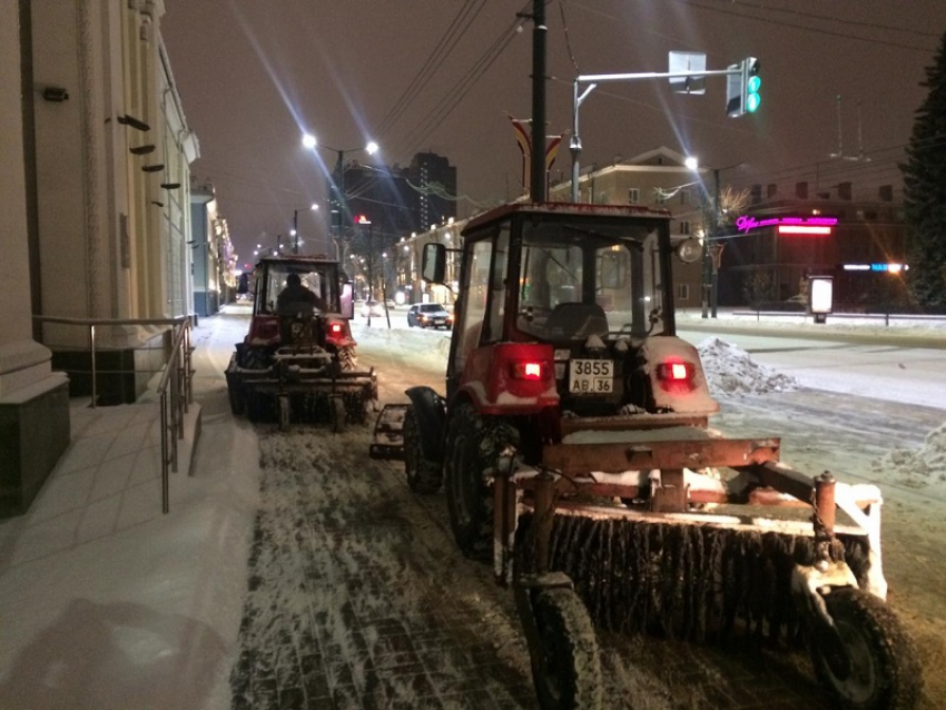 Мэрия заявила о 200 единицах снегоуборочной техники на дорогах Воронежа
