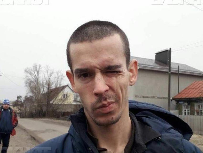 Бомж-беглец, порезавший полицейских, несколько дней жил в Подгорном под Воронежем