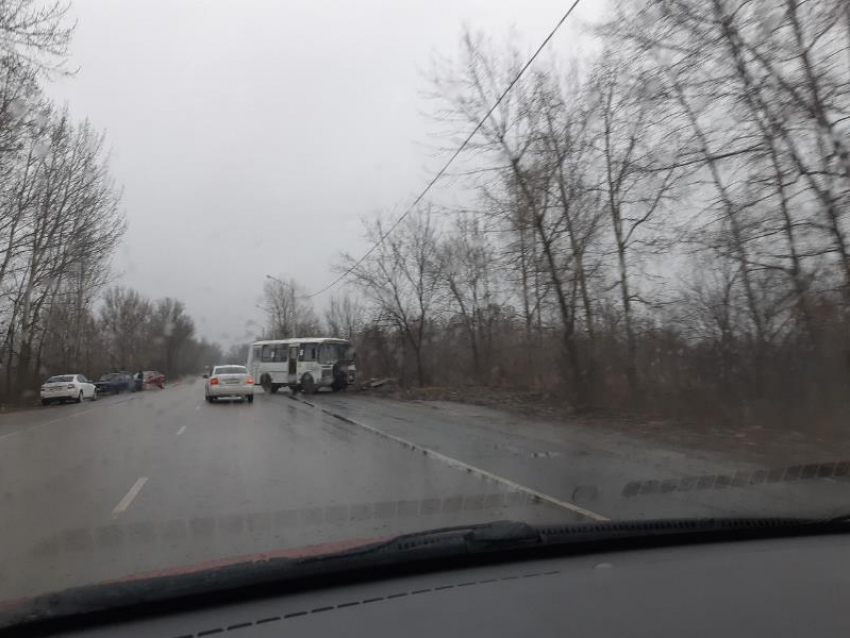 Воронежских водителей предупредили об опасных дорогах из-за погоды