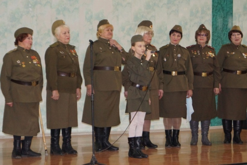 Воронежские женщины-ветераны споют песни в Севастополе