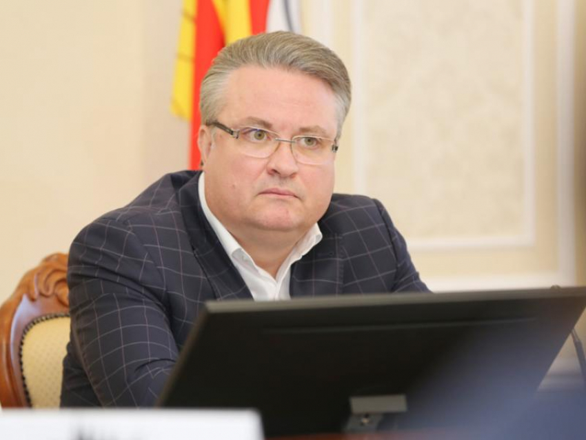 Мэр Кстенин пообещал ежедневно приходить в военкоматы Воронежа 