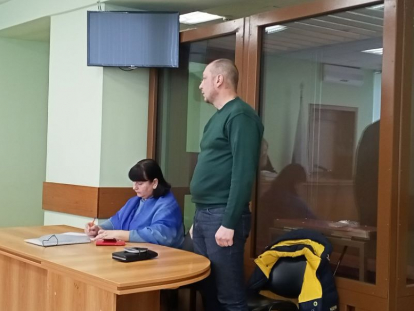 Осужденный за мошенничество воронежский экс-депутат Алексей Пинигин отмечает 51-й день рождения