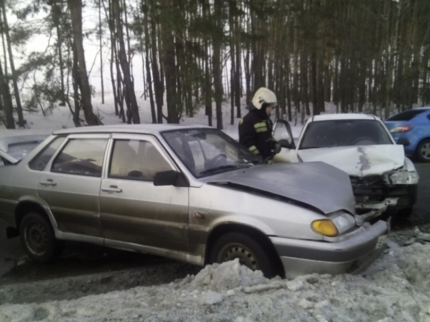 В столкновении ВАЗ и Hyundai на Левом берегу Воронежа пострадала пассажирка иномарки 