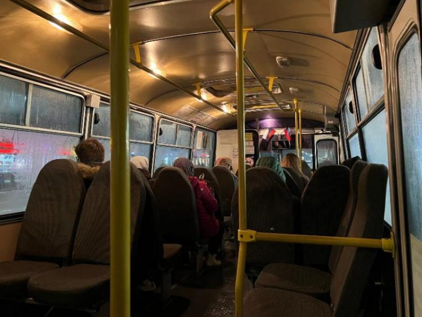 Почему сложно отследить автобусы через приложения, рассказали воронежцам 