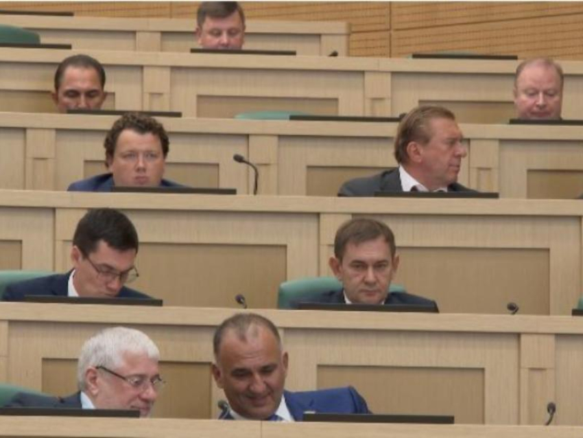 После долгого перерыва сенатор Владимир Нетесов появился на заседании Совета Федерации 
