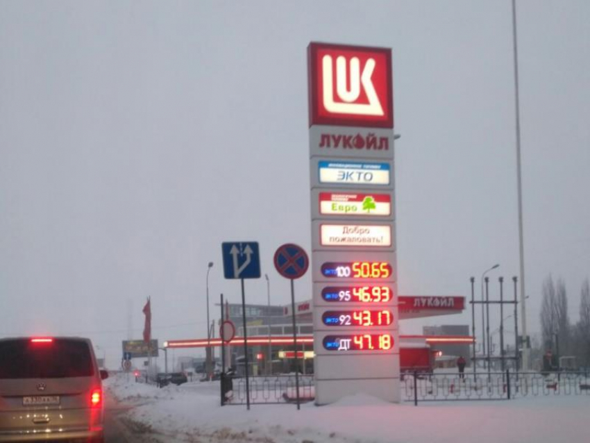 Воронежцы сообщили о резком подорожании бензина