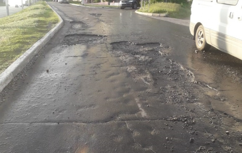 Дорога во двор в Воронеже превратилась в адские мучения 