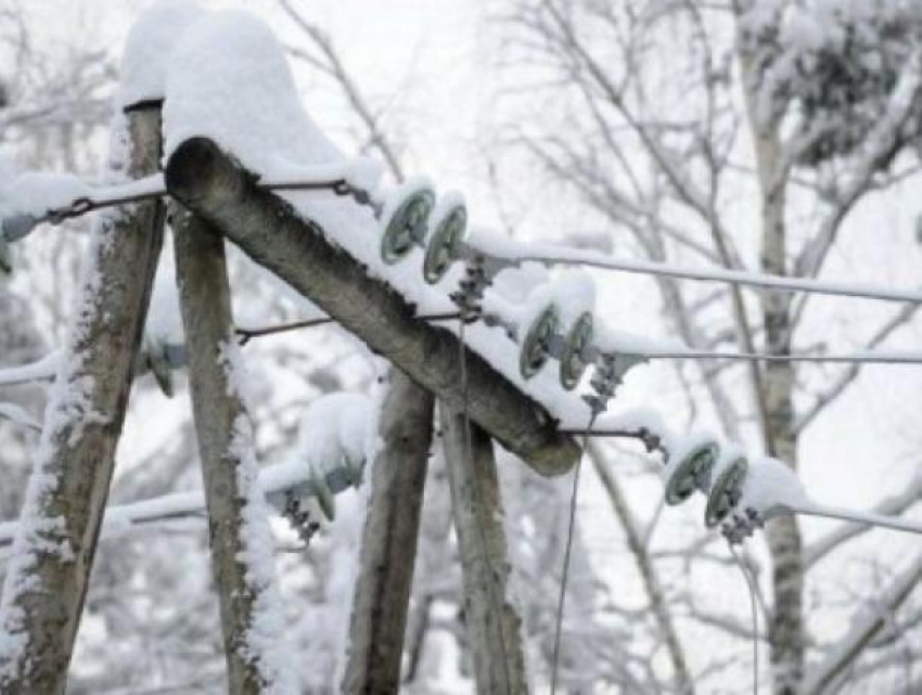 Более 10 тысяч воронежцев из-за снегопада остались без света