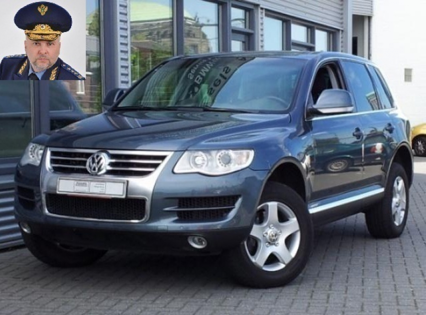 «Цвет синий, 2014 год выпуска и поставщик в Воронеже» - крупный чиновник покупает Touareg