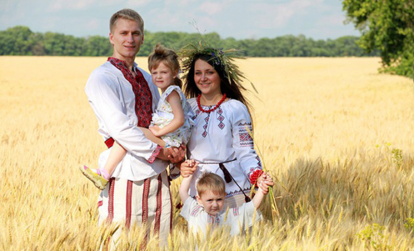 Календарь: Воронеж вместе со всей страной отмечает День любви, семьи и верности