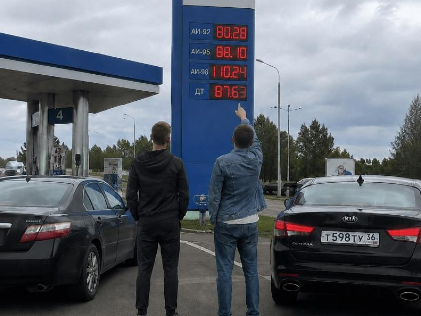 Цены на топливо обрушились в Воронежской области