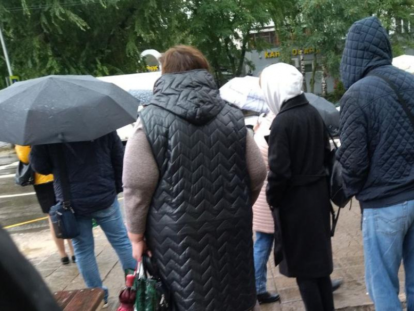 Мокрый ад, давка и дикие цены на такси: доброе утро, Воронеж