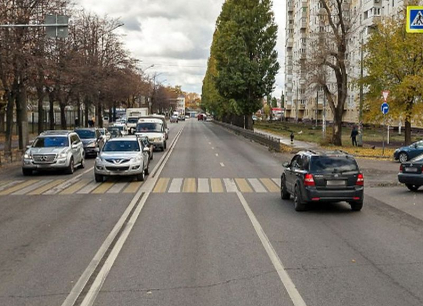 Нерегулируемую «зебру» убирают на улице Грамши в Воронеже