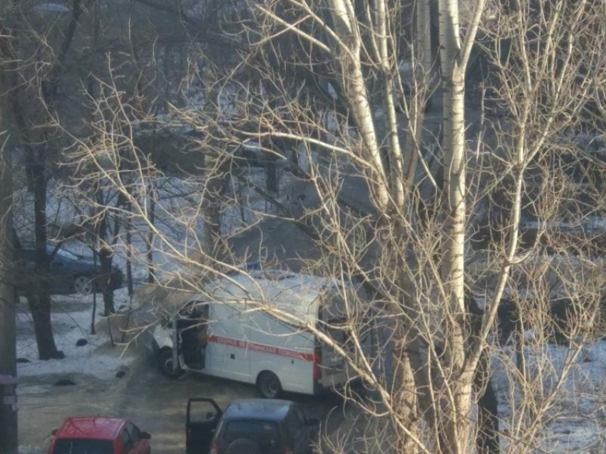 Западню для скорой помощи устроили в воронежском дворе