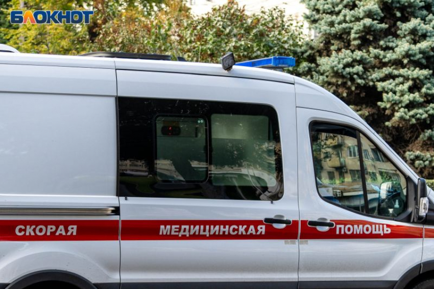 Автомобиль снес насмерть пешехода и скрылся в Воронежской области