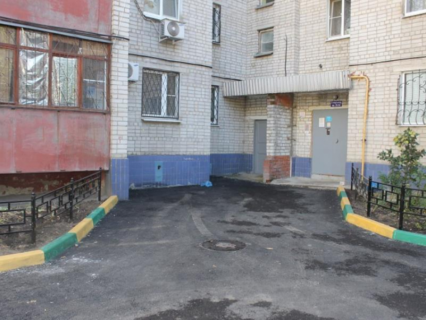Воронежцы остались недовольны благоустроенным двором 