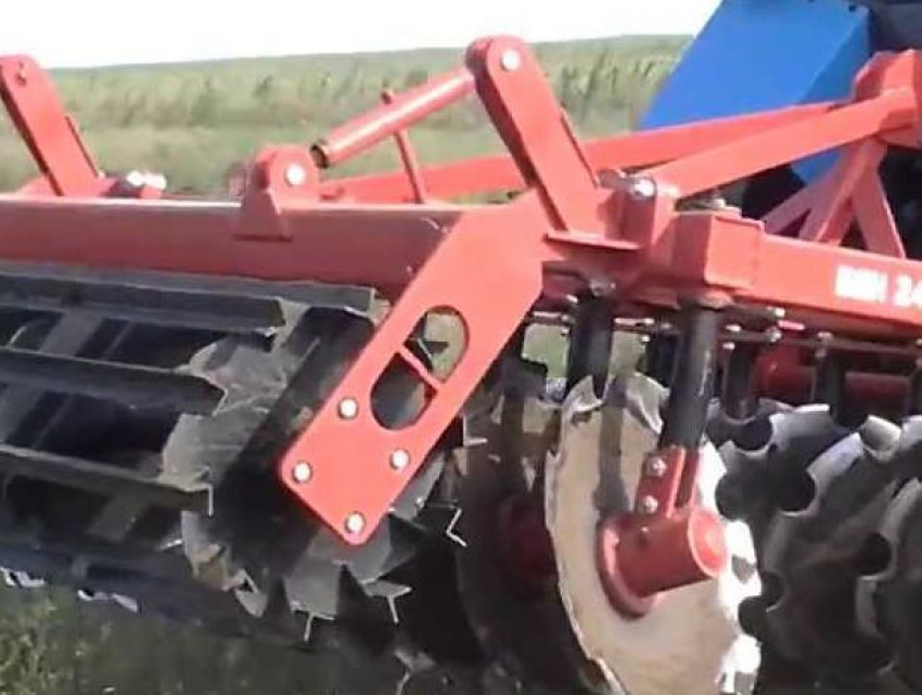 Воронежского тракториста уличили в запретной любви к чужой бороне