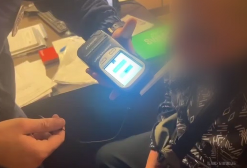 Пьяный подросток на мопеде подставил мать в Воронежской области 