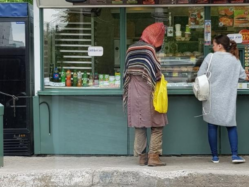 Вычурно одетого «тайного покупателя» нашли на улице Воронежа 