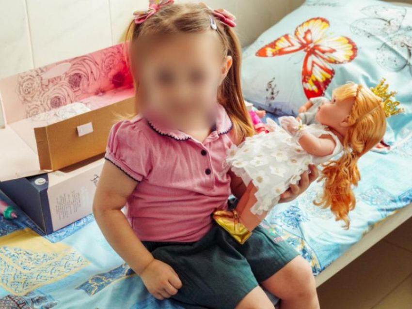 Брошенная матерью-проституткой девочка обрела новую семью в Воронеже 