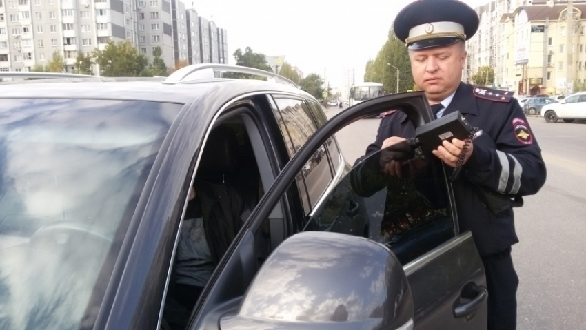 Воронежские ГАИшники начали охоту на водителей с тонированными стеклами