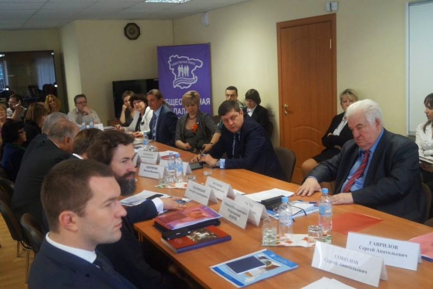 Депутаты Государственной Думы отчитались перед воронежской Общественной палатой