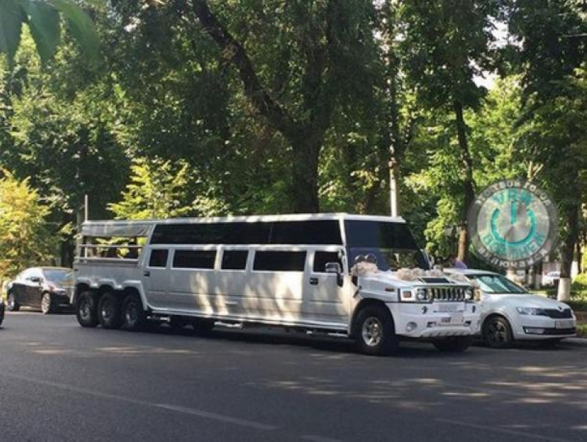 Редкий Mega Hummer на 25 человек заметили на дороге в Воронеже