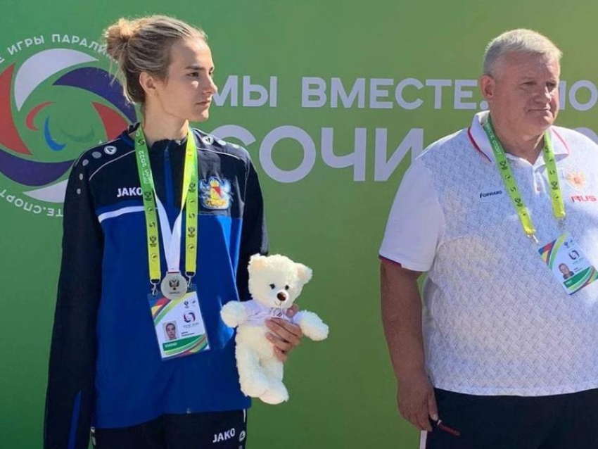 Губернатор Гусев поздравил воронежскую участницу паралимпиады с пятью медалями 