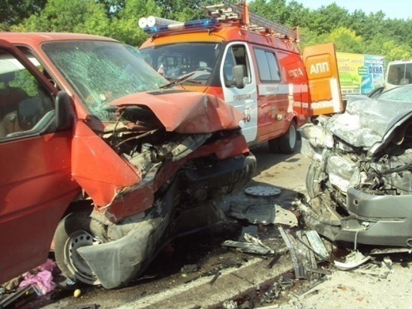 4-летний мальчик, который попал в ДТП в Воронежской области, умер в больнице 
