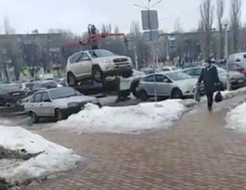 Автомобили инвалидов в душе эвакуируют в Воронеже 