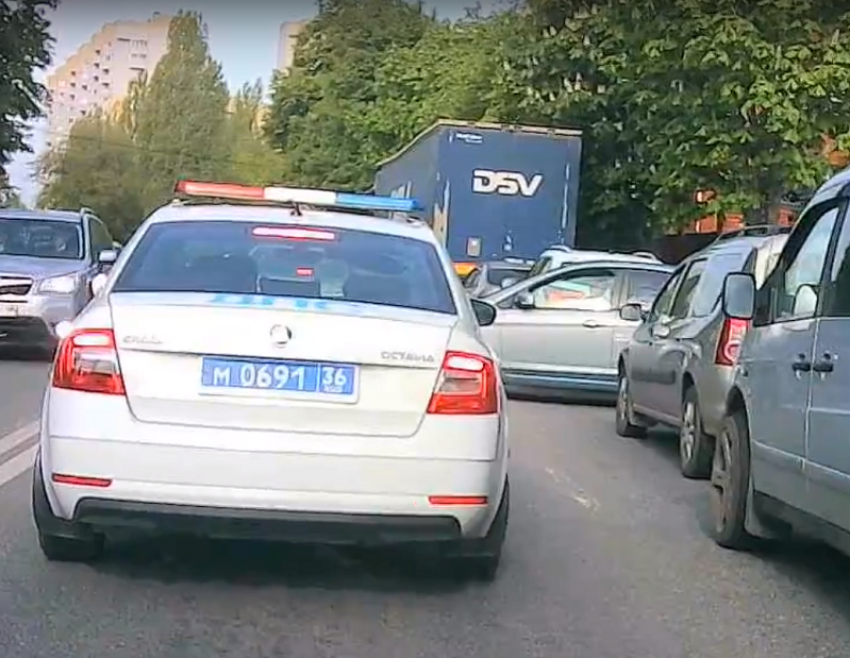 Глупое бесстрашие перед полицией показал водитель в Воронеже 