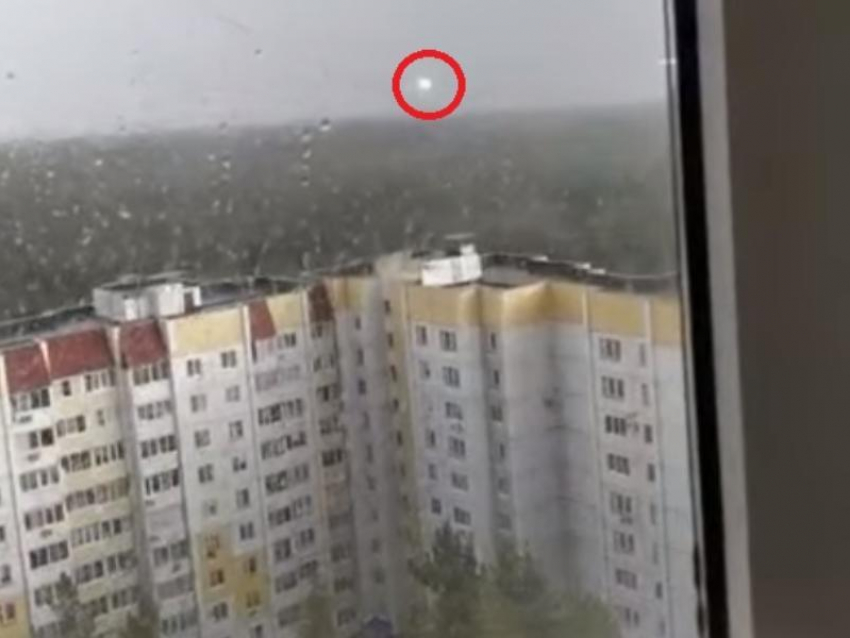 Странный огненный шар в небе над Воронежем попал на видео