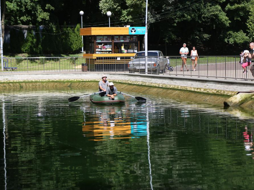 В пруду Центрального парка Воронежа нашли осетров и сазанов