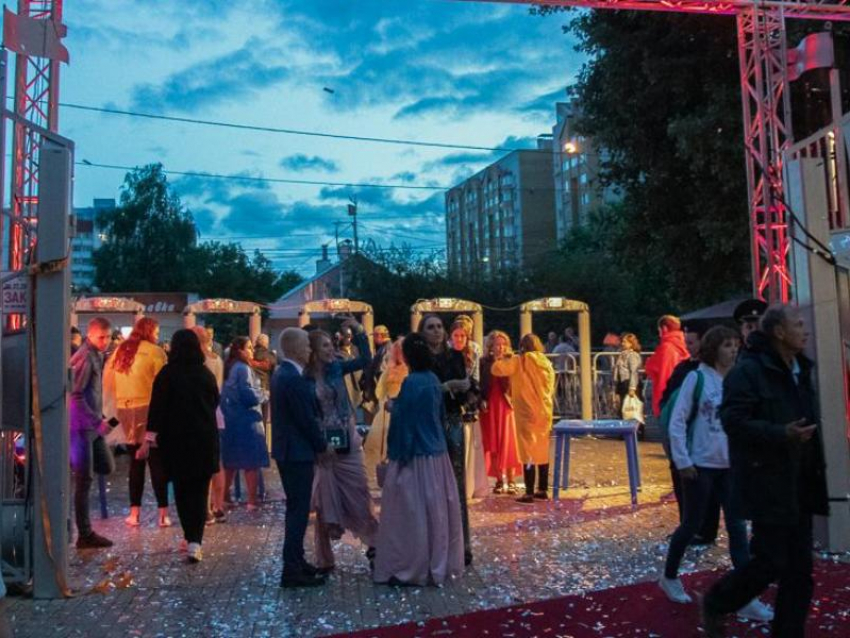 Сколько стоит выпускное платье в Воронеже, выяснили эксперты