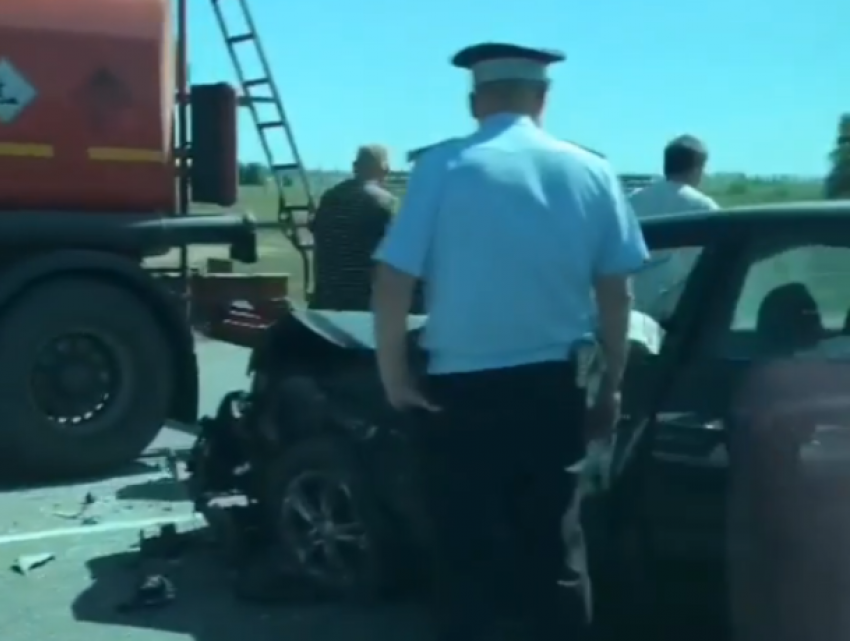 Жуткие последствия аварии на воронежской трассе в Лосево показали на видео