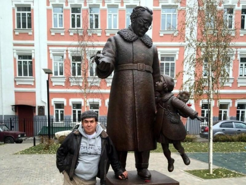 «Первый в России и единственный в мире»: Станислав Садальский восхитился памятником Самуилу Маршаку в Воронеже