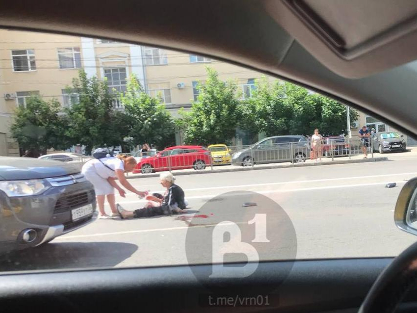 В Воронеже возле «Галереи Чижова» сбили женщину