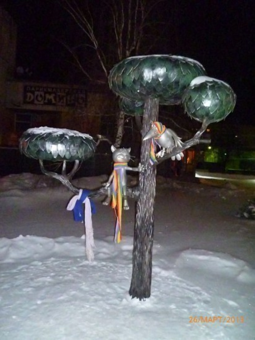 ЛГБТ-активисты «украсили» радужными шарфами воронежские памятники (ФОТО)