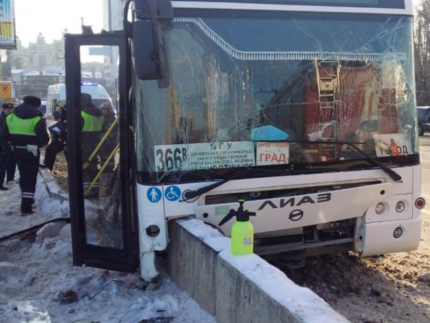 Маршрутчика осудят за ДТП с 12 пострадавшими пассажирами в Воронеже