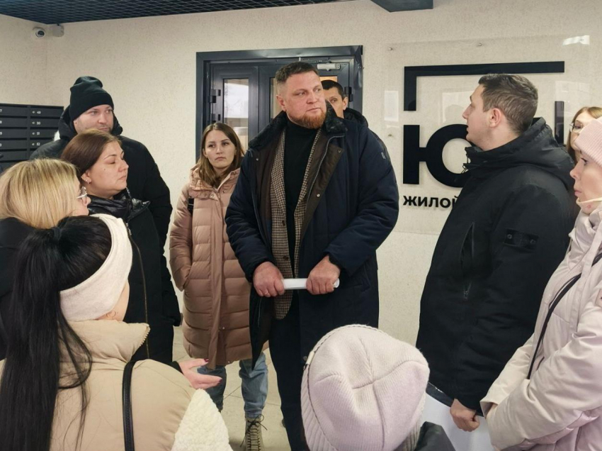 «Нам по-прежнему негде жить»: новое обещание дали жителям воронежского дома, разрушенного после атаки