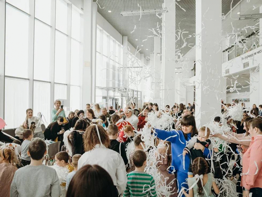 Трогательная атмосфера праздника ждет вас! Волшебные FRESH Ёлки для детей!