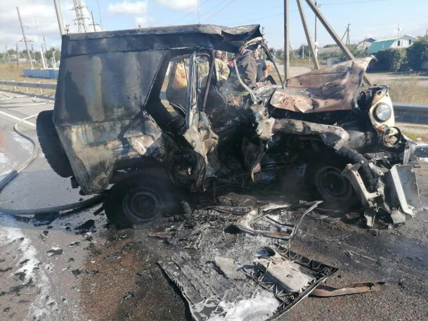 Машина загорелась в результате ДТП на трассе М-4 «Дон» – погибли два человека