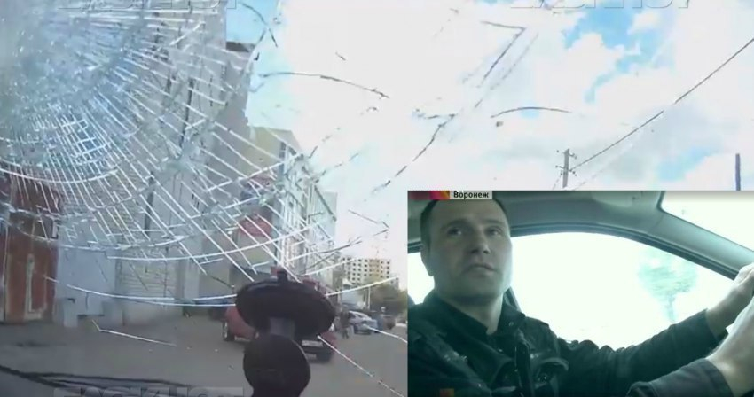 Воронежский автомобилист рассказал про разъяренную блондинку, которая выбила ему лобовое стекло ногой