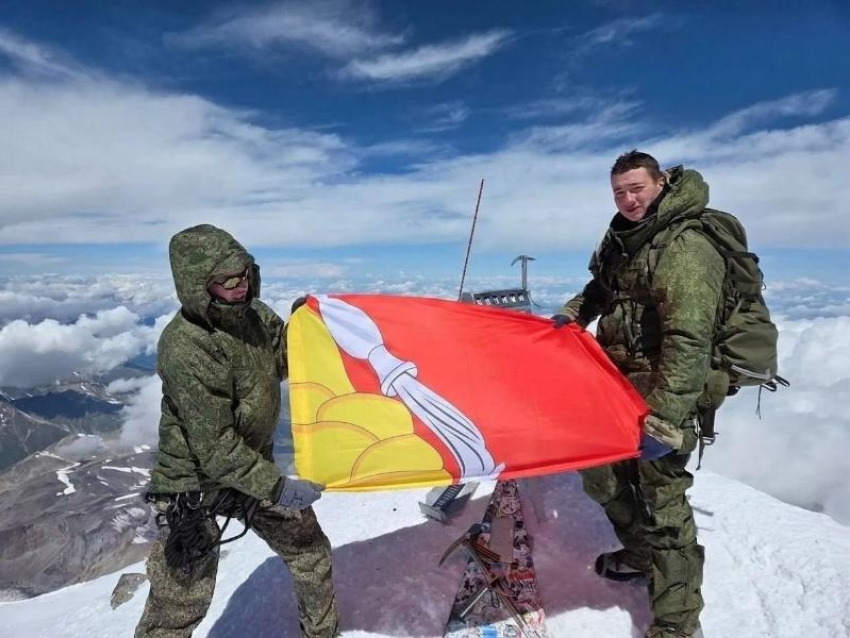 Кадет из Воронежской области покорил Эльбрус