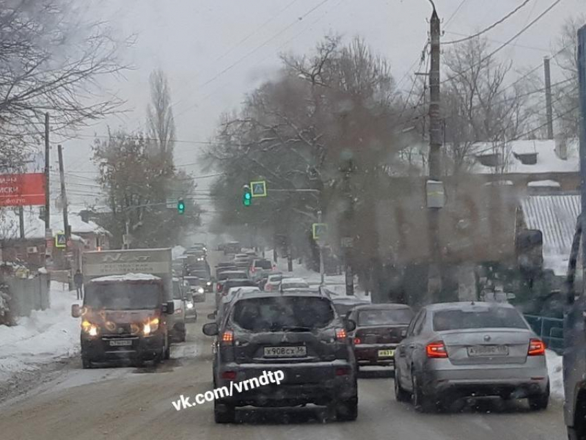 Причину вечерней пробки в Северном сняли в Воронеже