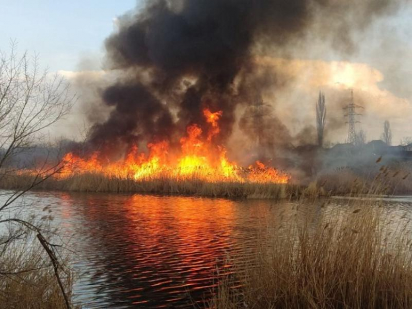 Взрыв на левом берегу. Пожар в Воронеже. Огонь взрыв.