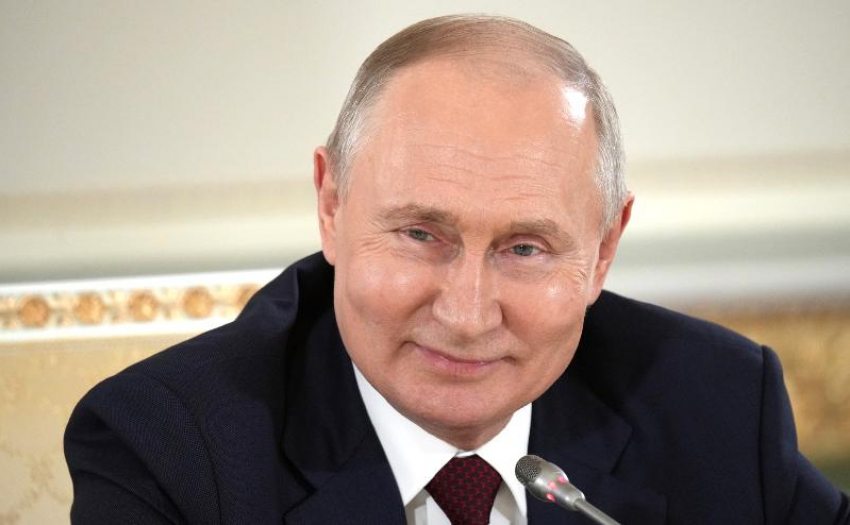 Звание Героя труда присвоил воронежцу Владимир Путин 
